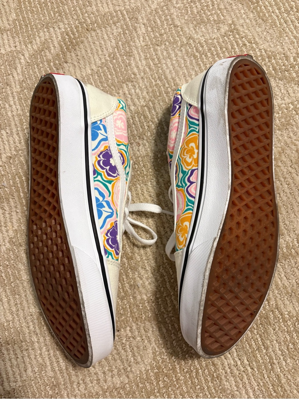 Vans White Canvas Low-Top Sneakers with Multicolor Floral Pattern - Picture 4 of 8